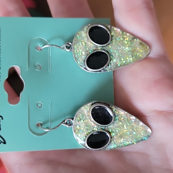 Outta This World Alien Earrings - Picture 3 of 3